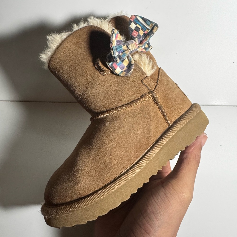 UGG Mini Bailey Bow Brown Fur Lined Boots Little Kids Size 9